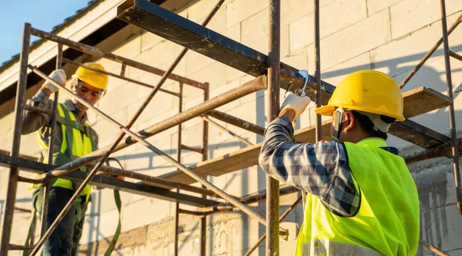Professional gutter cleaning in Progreso, TX